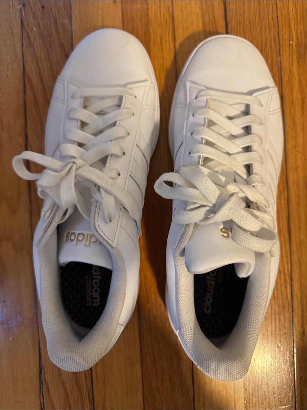 adidas size 9 Women’s White Leather Low-Top Sneakers